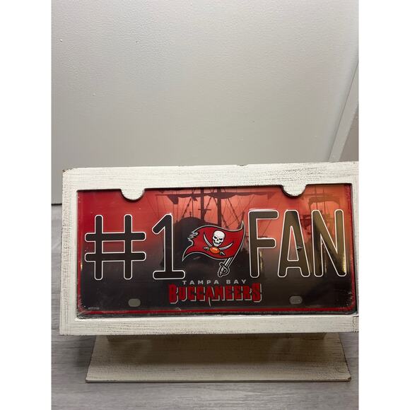 Wooden removable bucs tag plate bird feeder - Picture 2 of 12